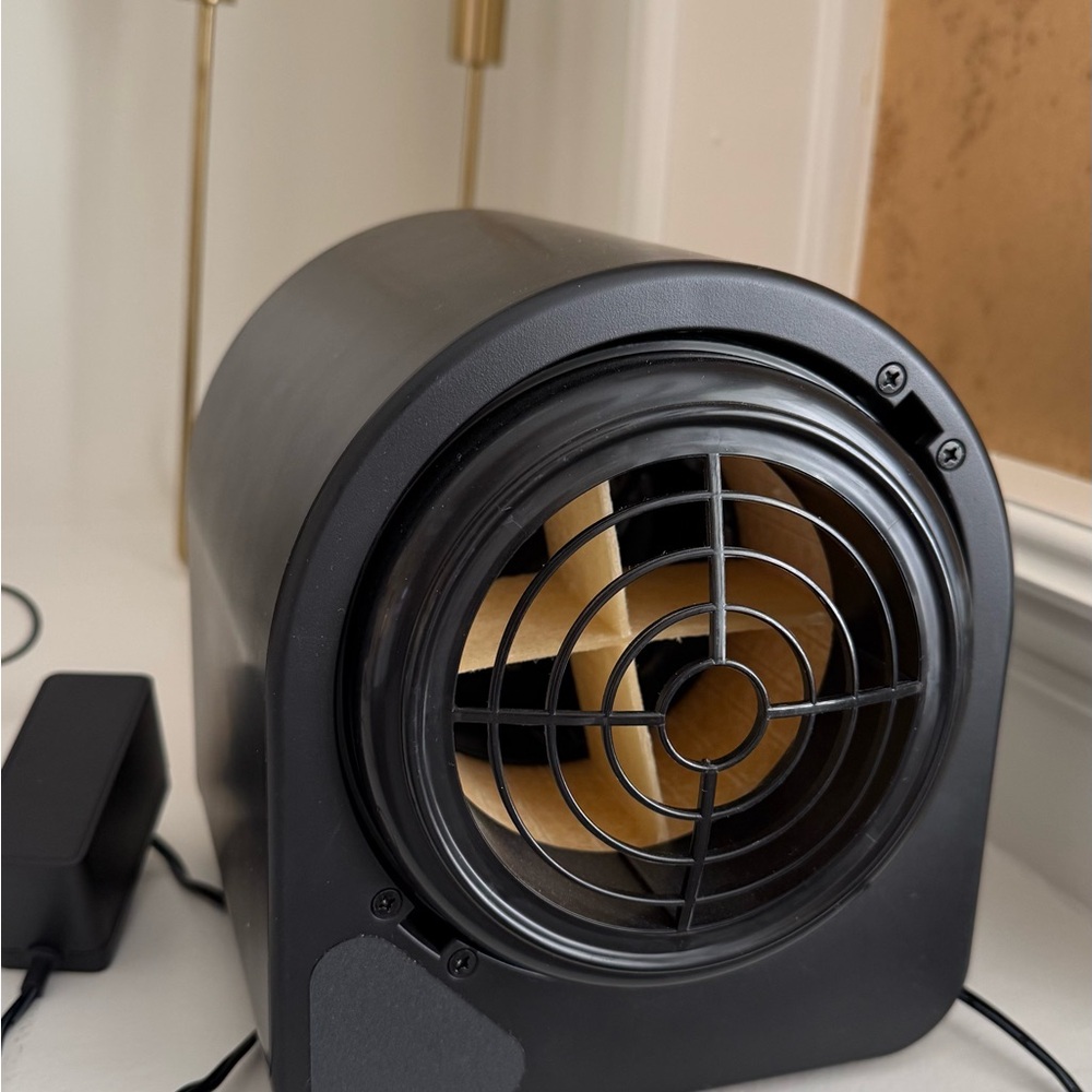The Ritz-Carlton Home Diffuser Scent Machine - Picture 1 of 3